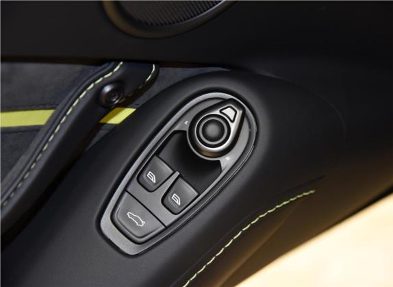 V8 Vantage 2023款 4.0T V8 F1 Edition Coupe 车厢座椅   门窗控制