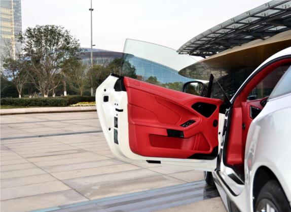 Vanquish 2013款 6.0L 标准型 车厢座椅   前门板