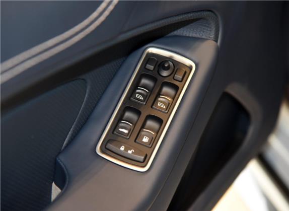 Vanquish 2015款 6.0L Coupe 车厢座椅   门窗控制