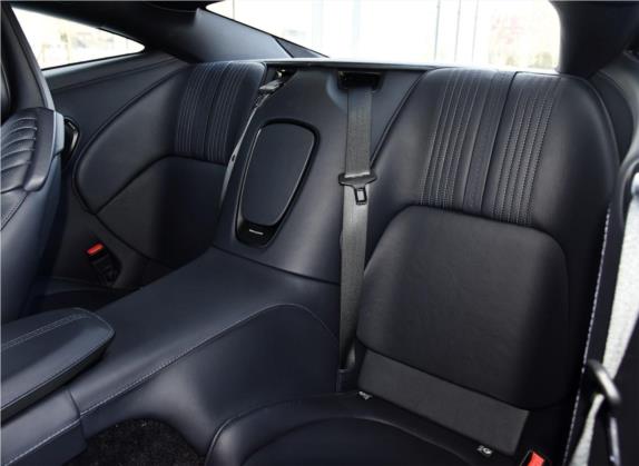 阿斯顿·马丁DB11 2016款 5.2T 首发版 车厢座椅   后排空间
