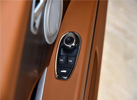 阿斯顿·马丁DB11 2019款 4.0T V8 Coupe 车厢座椅   门窗控制