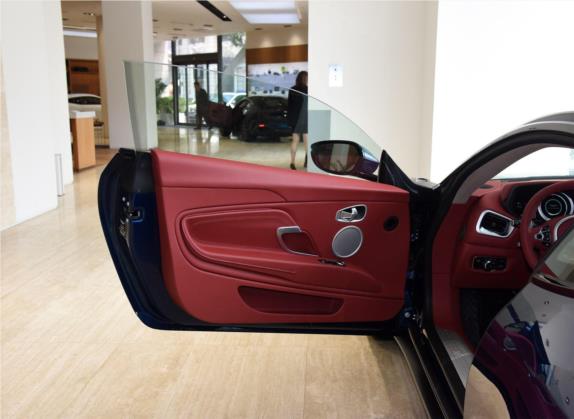 阿斯顿·马丁DB11 2020款 4.0T V8 Coupe 车厢座椅   前门板