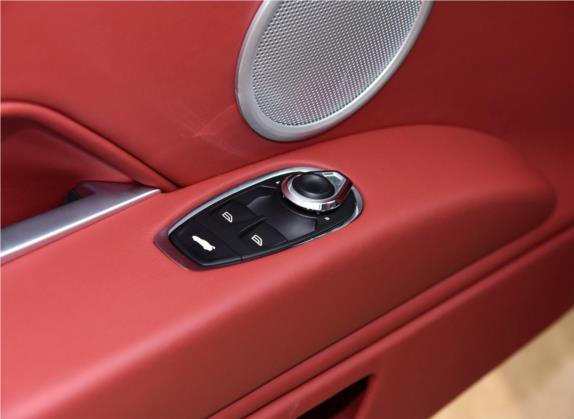 阿斯顿·马丁DB11 2020款 4.0T V8 Coupe 车厢座椅   门窗控制