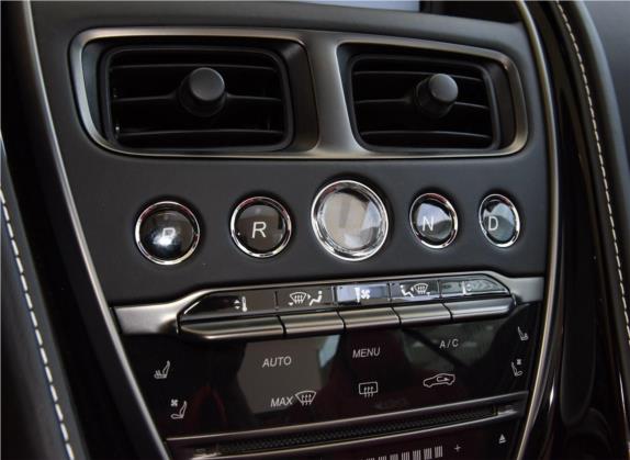 阿斯顿·马丁DBS 2019款 DBS Superleggera V12 Volante 中控类   挡把