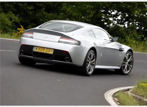 V12 Vantage 2009款 6.0L Manual Coupe 外观   斜后