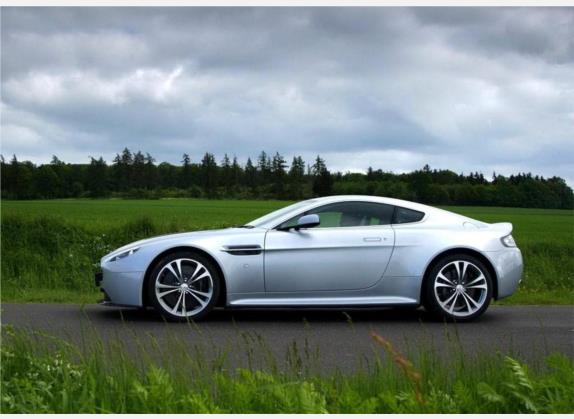 V12 Vantage 2009款 6.0L Manual Coupe 外观   正侧