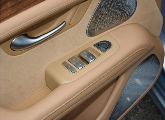 2022款 纯电四驱性能版 车厢座椅   门窗控制
