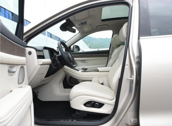 问界M7 2022款 1.5T 增程式 四驱豪华版 车厢座椅   前排空间