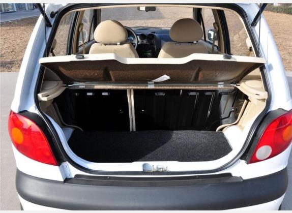 乐驰 2006款 0.8L 手动舒适型 车厢座椅   后备厢