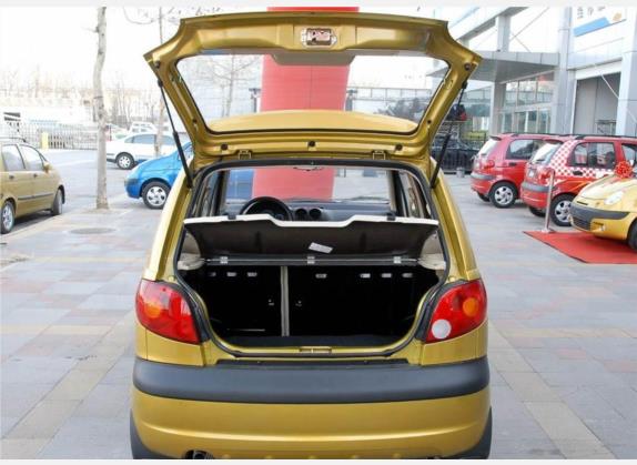 乐驰 2009款 1.2L 手动活力型 车厢座椅   后备厢