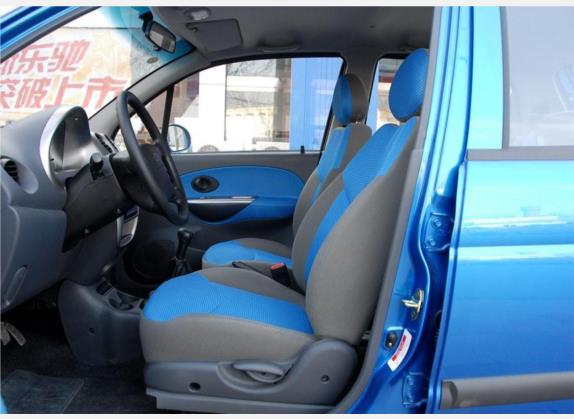 乐驰 2009款 1.2L 手动时尚型 车厢座椅   前排空间
