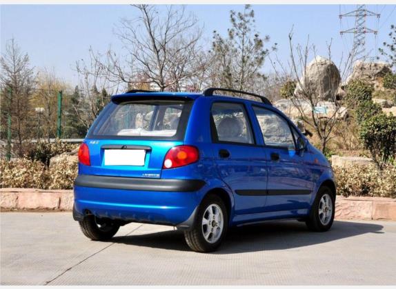 乐驰 2009款 1.0L 手动舒适型 外观   斜后