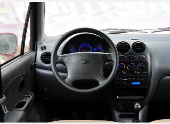 乐驰 2010款 1.0L P-TEC手动优越型 中控类   驾驶位