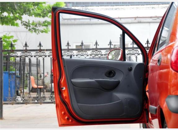 乐驰 2010款 1.0L P-TEC手动优越型 车厢座椅   前门板