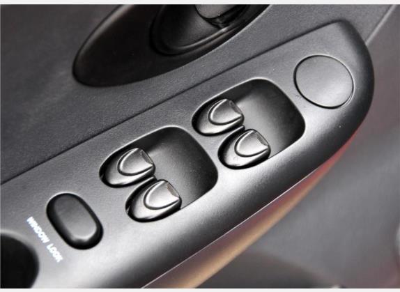 乐驰 2010款 1.0L P-TEC手动优越型 车厢座椅   门窗控制