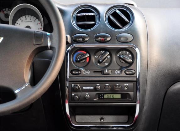 乐驰 2010款 1.2L 运动版优越型 中控类   中控台