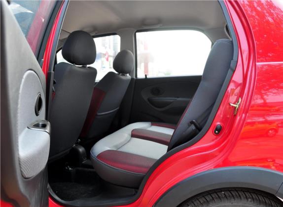 乐驰 2010款 1.2L 运动版优越型 车厢座椅   后排空间
