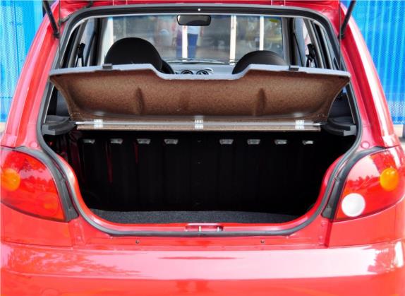 乐驰 2010款 1.2L 运动版优越型 车厢座椅   后备厢