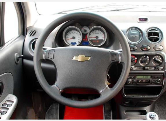乐驰 2010款 1.2L 运动版活力型 中控类   驾驶位