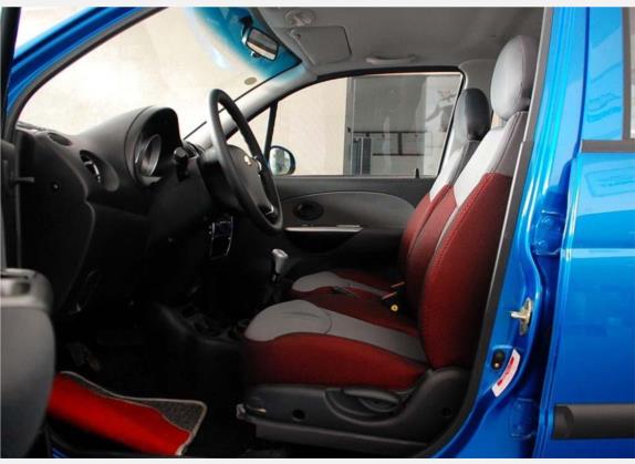 乐驰 2010款 1.2L 运动版活力型 车厢座椅   前排空间