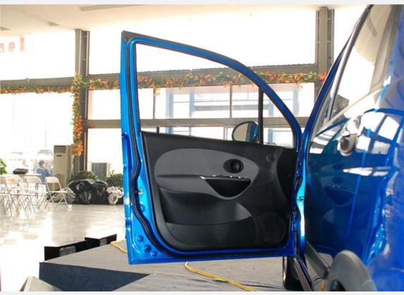 乐驰 2010款 1.2L 运动版活力型 车厢座椅   前门板