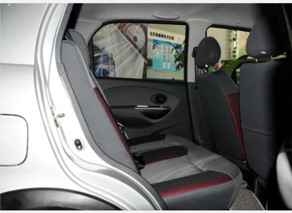 乐驰 2010款 1.2L 运动版时尚型 车厢座椅   后排空间