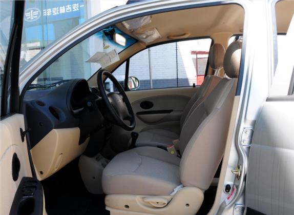 乐驰 2010款 1.0L P-TEC手动活力型 车厢座椅   前排空间