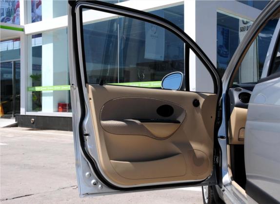 乐驰 2010款 1.0L P-TEC手动活力型 车厢座椅   前门板