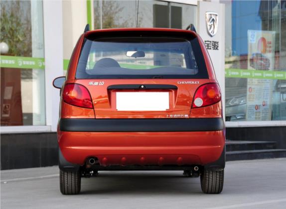 乐驰 2012款 1.0L 手动P-TEC优越型 外观   正后