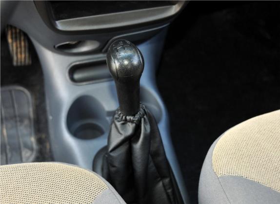 乐驰 2012款 1.0L 手动P-TEC优越型 中控类   挡把