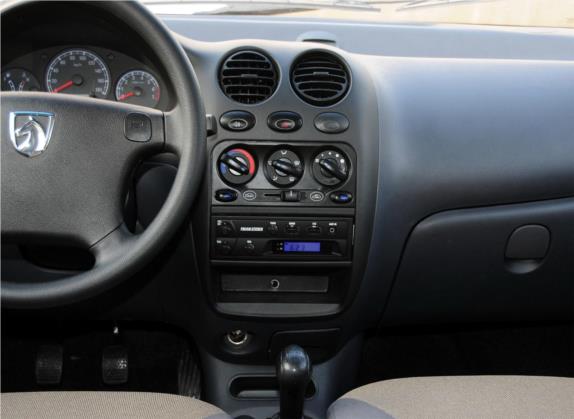 乐驰 2012款 改款 1.0L 手动P-TEC标准型 中控类   中控台