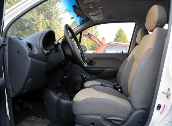 乐驰 2012款 改款 1.0L 手动P-TEC标准型 车厢座椅   前排空间