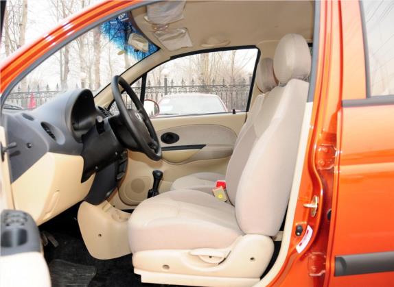 乐驰 2012款 改款 1.0L 手动P-TEC舒适型 车厢座椅   前排空间