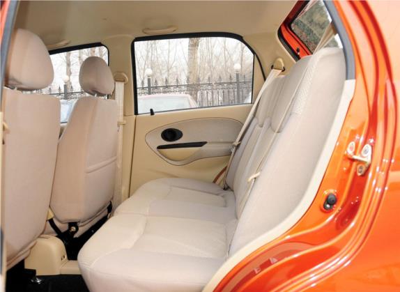 乐驰 2012款 改款 1.0L 手动P-TEC舒适型 车厢座椅   后排空间
