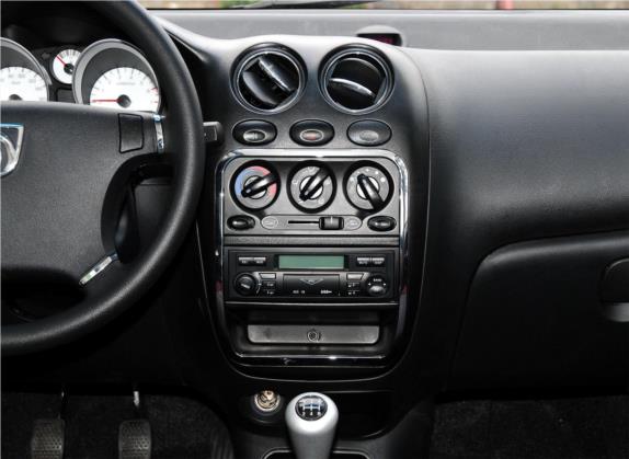 乐驰 2012款 改款 1.2L 手动运动版活力型 中控类   中控台