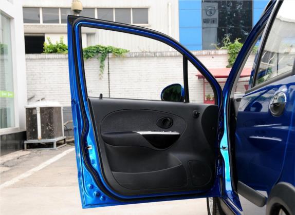 乐驰 2012款 改款 1.2L 手动运动版活力型 车厢座椅   前门板