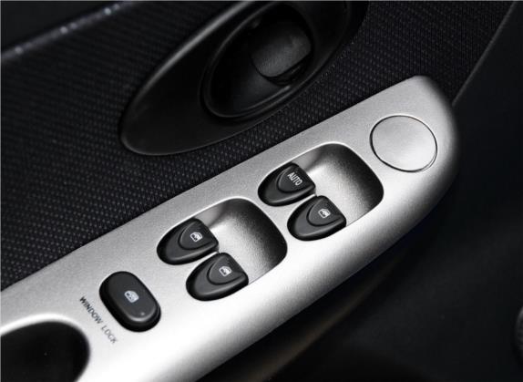 乐驰 2012款 改款 1.2L 手动运动版活力型 车厢座椅   门窗控制