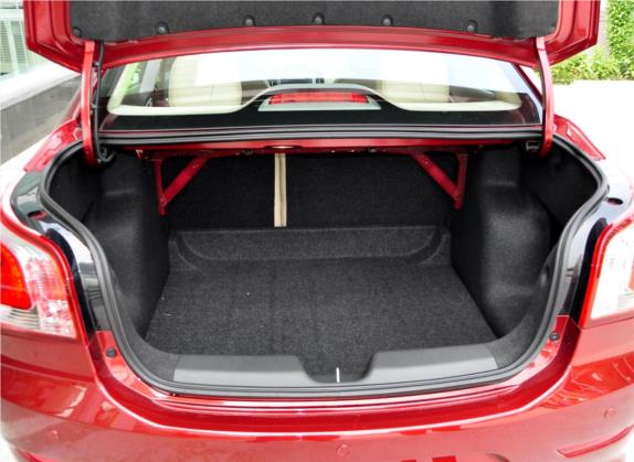 宝骏630 2011款 1.5L 手动精英型 车厢座椅   后备厢