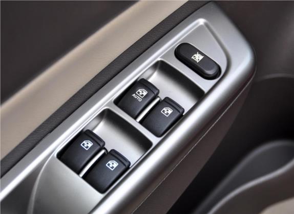 宝骏630 2011款 1.5L 手动精英型 车厢座椅   门窗控制