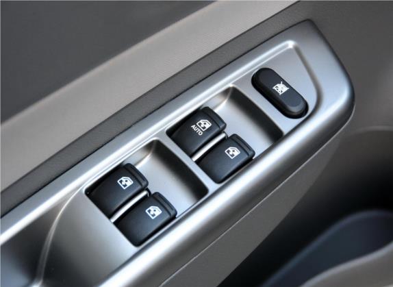 宝骏630 2011款 1.5L 手动标准型 车厢座椅   门窗控制