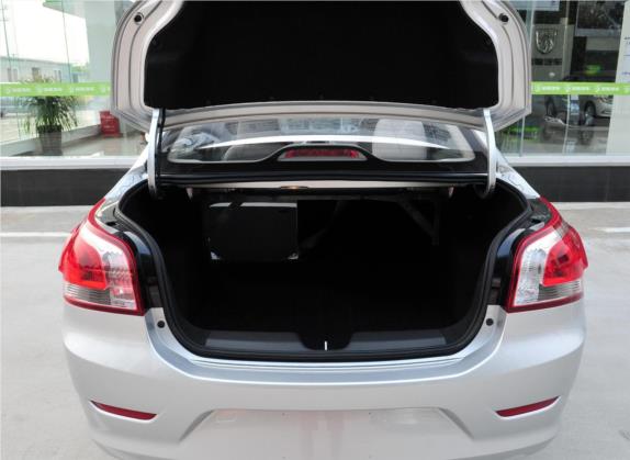 宝骏630 2011款 1.5L 手动舒适型 车厢座椅   后备厢