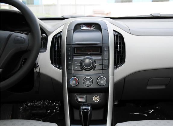 宝骏630 2012款 1.5L DVVT自动舒适型 中控类   中控台