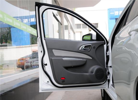 宝骏630 2012款 1.5L DVVT自动舒适型 车厢座椅   前门板
