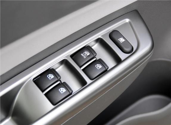 宝骏630 2012款 1.5L DVVT自动舒适型 车厢座椅   门窗控制