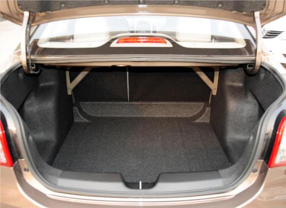 宝骏630 2012款 1.5L DVVT手动舒适型 车厢座椅   后备厢