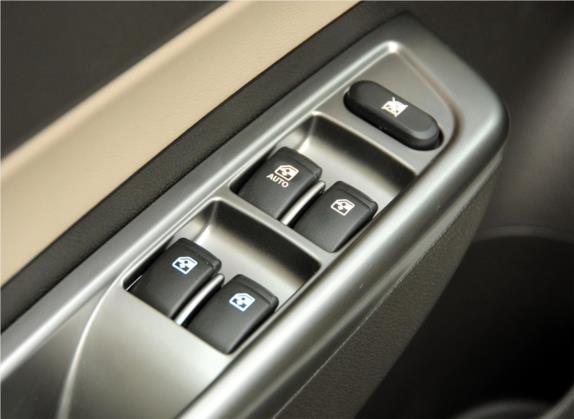 宝骏630 2012款 1.5L DVVT手动精英型 车厢座椅   门窗控制