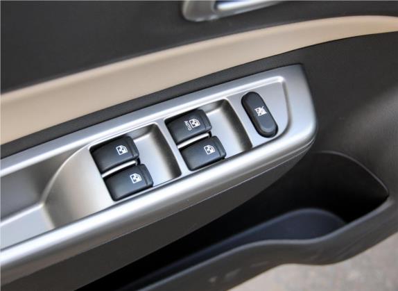 宝骏630 2012款 1.8L 手动舒适型 车厢座椅   门窗控制