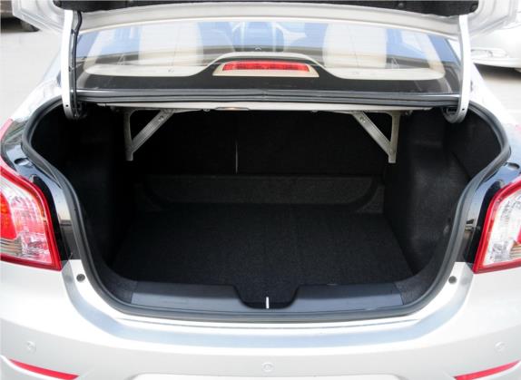 宝骏630 2012款 1.8L 自动舒适型 车厢座椅   后备厢