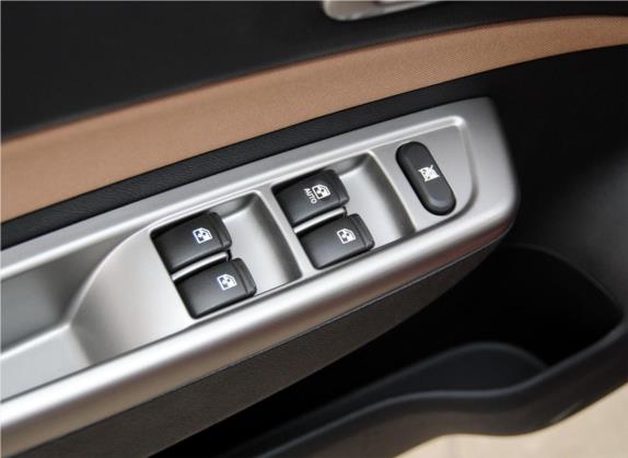 宝骏630 2013款 1.5L 手动舒适型 车厢座椅   门窗控制
