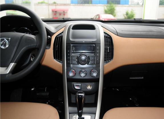宝骏630 2013款 1.5L 自动舒适型 中控类   中控台